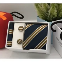 Coffret cravate - pochette - boutons de manchettes