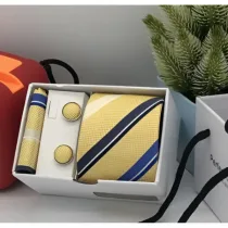 Coffret cravate - pochette - boutons de manchettes