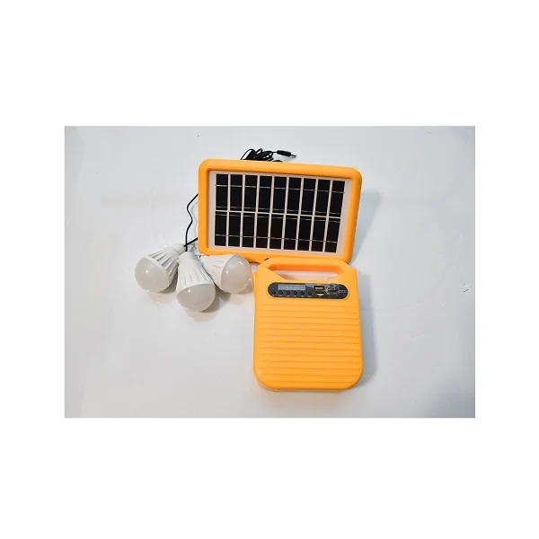 Détail des ports USB et lecteur de carte SD sur l'unité principale du kit solaire MEWE MWSLK-MS03Y